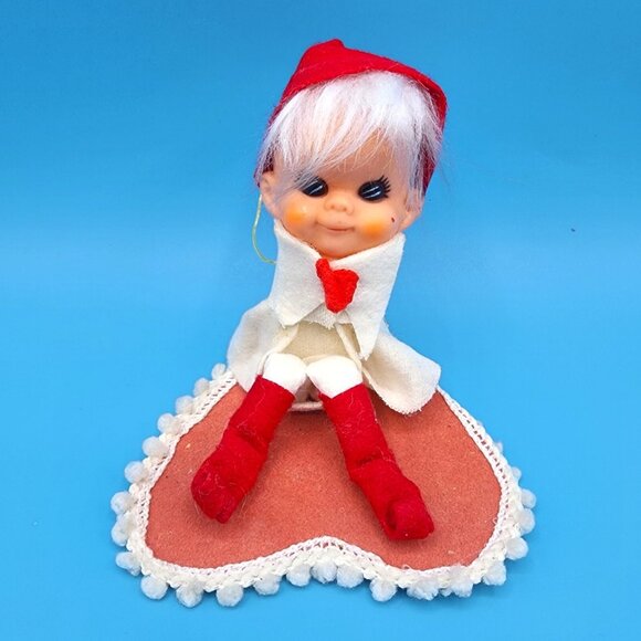 Vintage 1950s Napco Pixie Elf Knee Hugger on Heart Cushion Ornament Japan - Picture 4 of 10